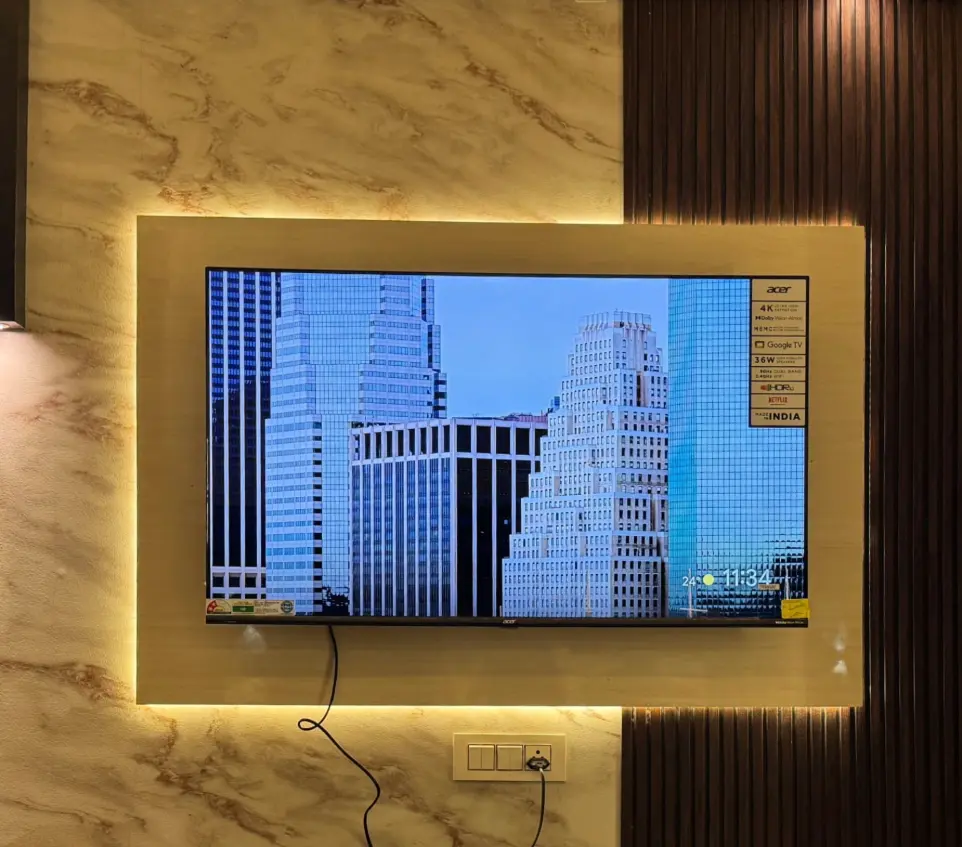 50 inch smart tv at room, hotel Moon 