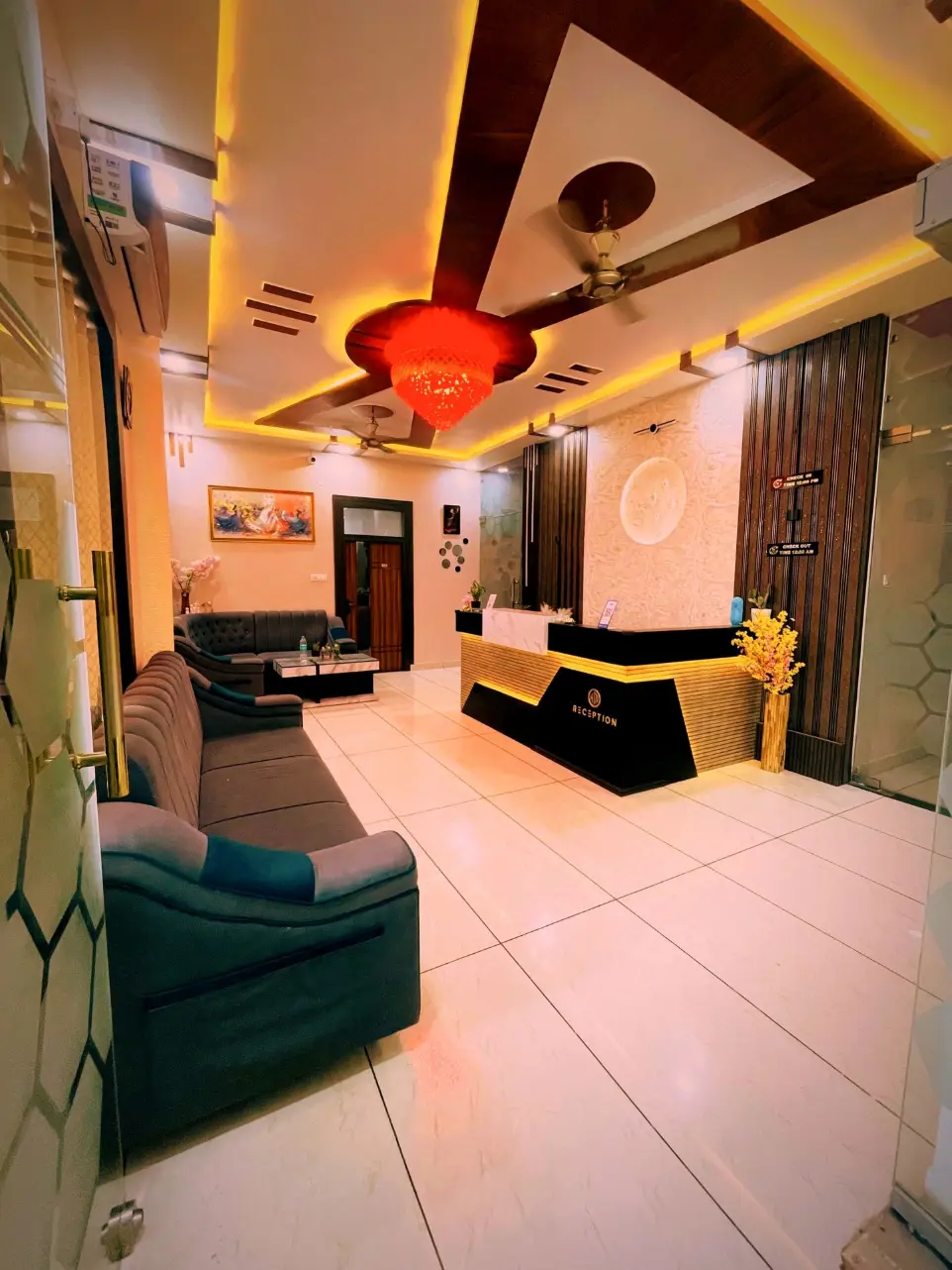 Reception area hotel moon 